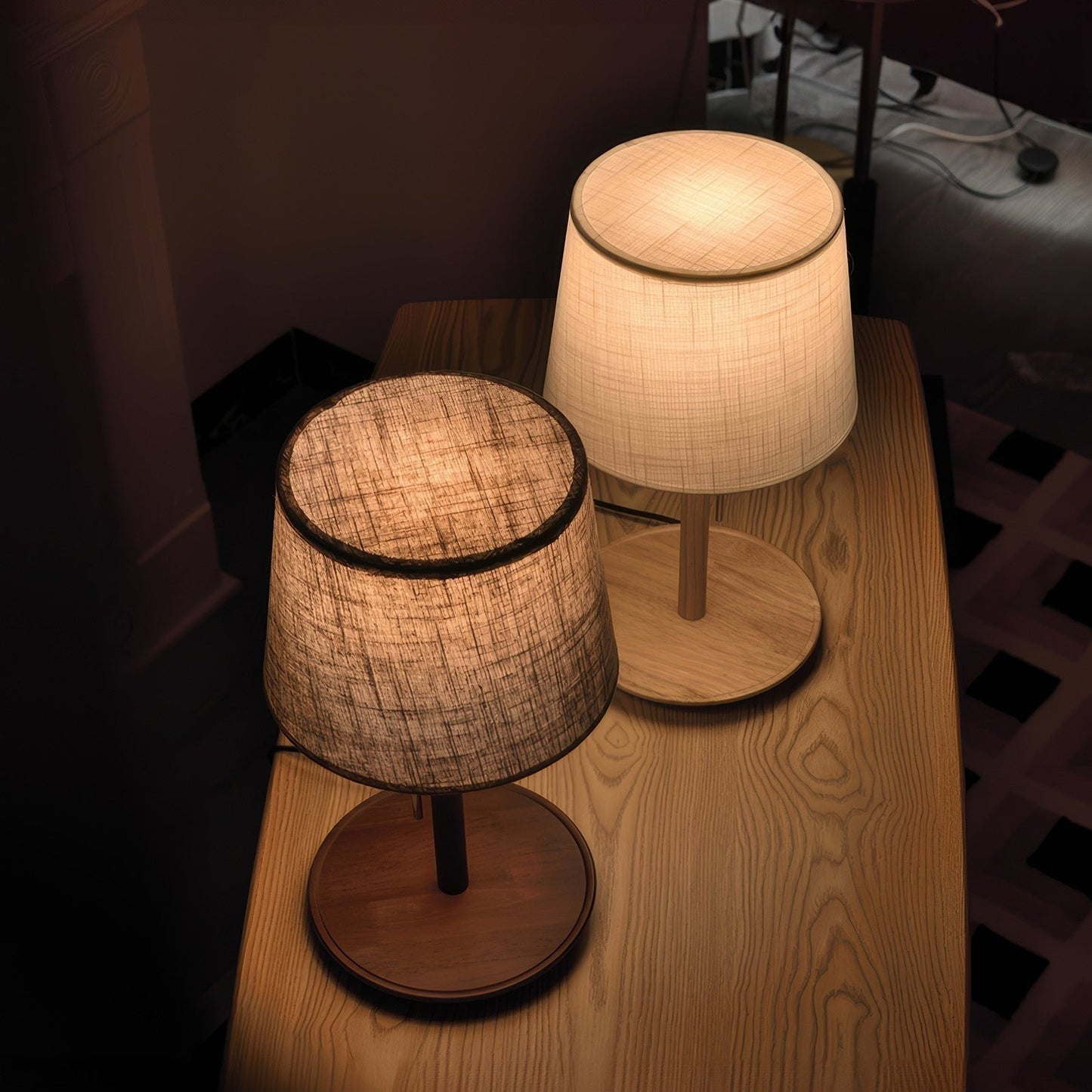 Gentle Glow | Nordic Gulvlampe med Valnød og Stofskærm 5