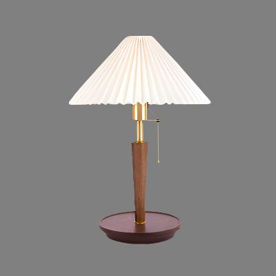 Vintage Plisseret Bordlampe | Klassisk Træ Belysning 0