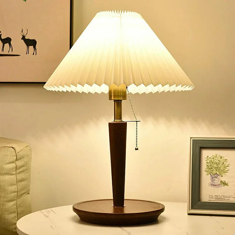 Vintage Plisseret Bordlampe | Klassisk Træ Belysning 1